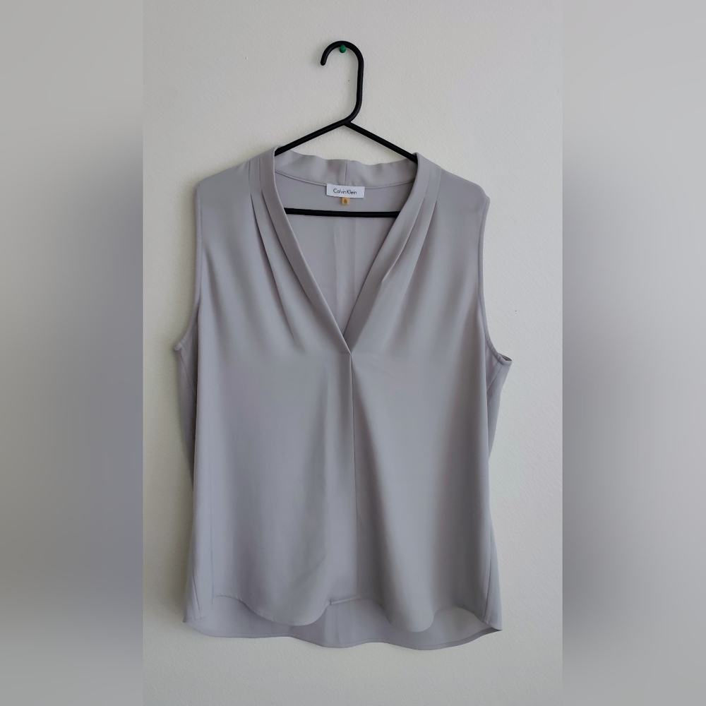 Calvin Klein Women's Gray Sleeveless Blouse